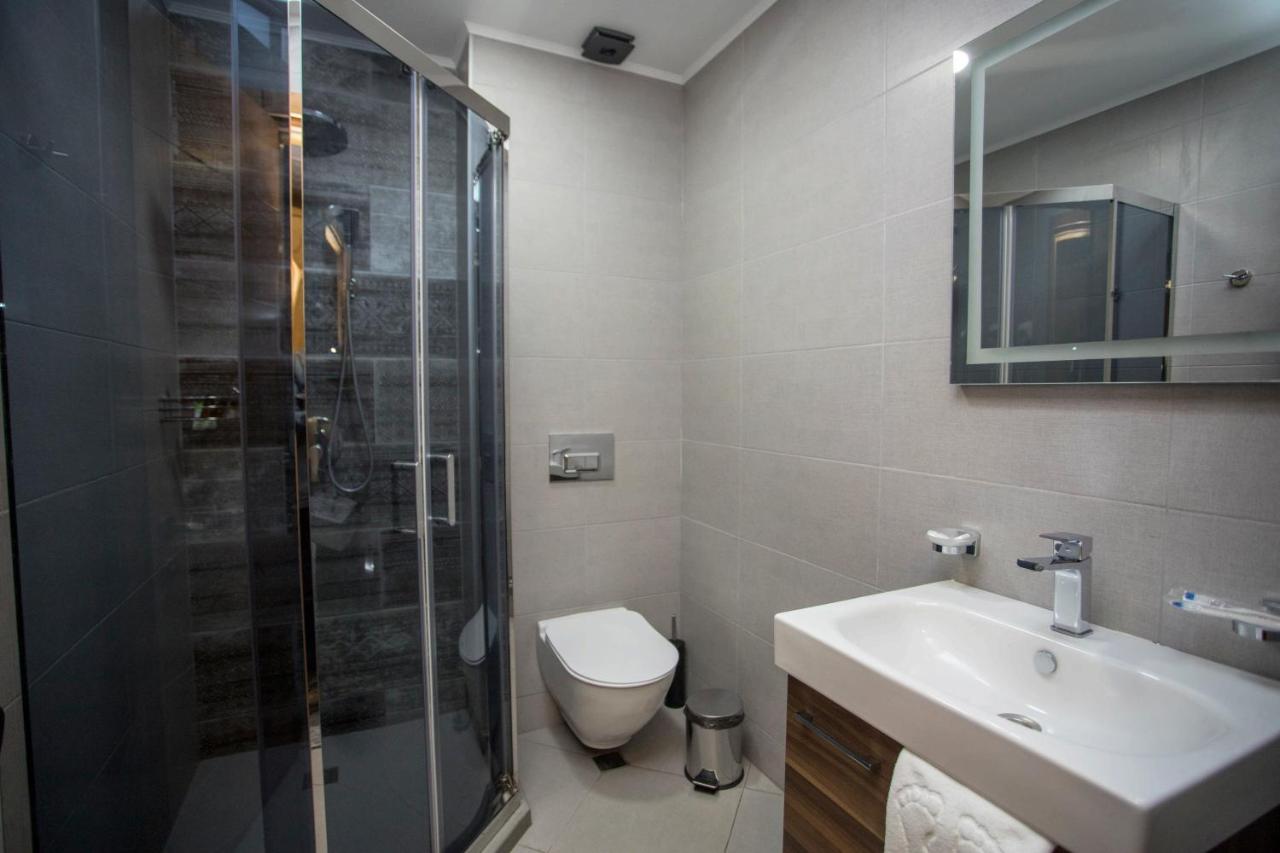 Hotel London Batumi Exterior photo