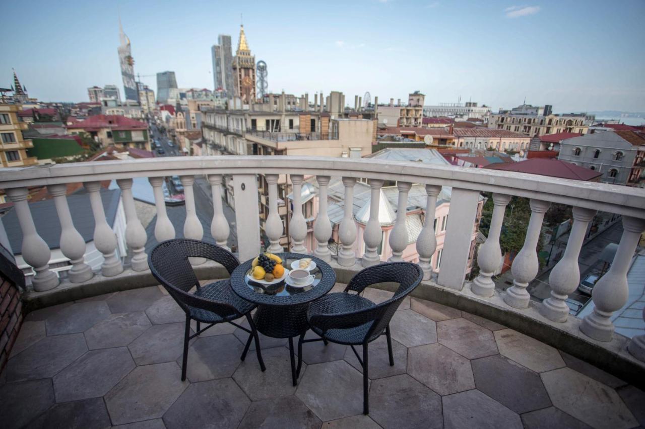 Hotel London Batumi Exterior photo