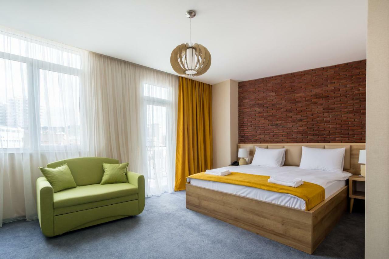 Hotel London Batumi Exterior photo