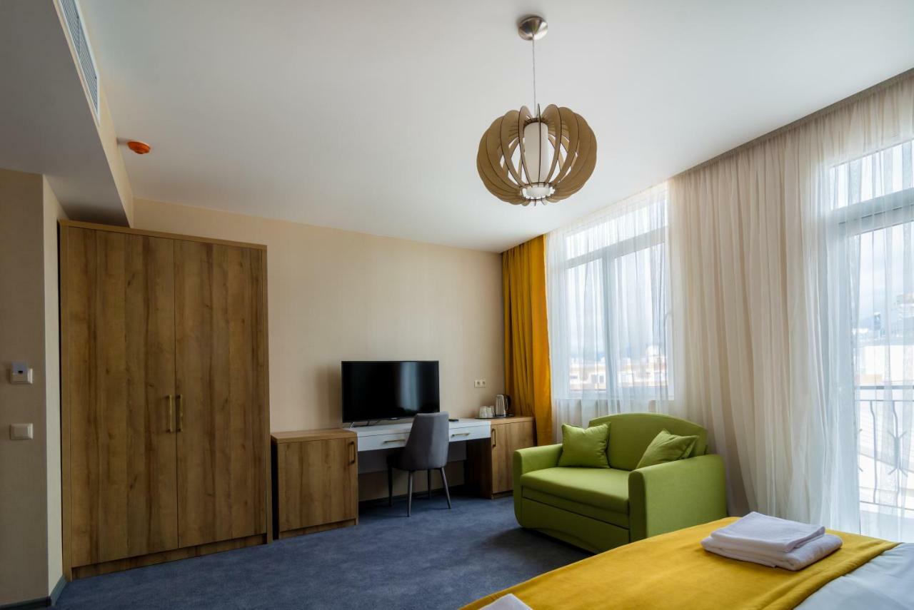Hotel London Batumi Exterior photo